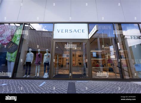 ᐅ Versace Outlet Store in Metzingen 